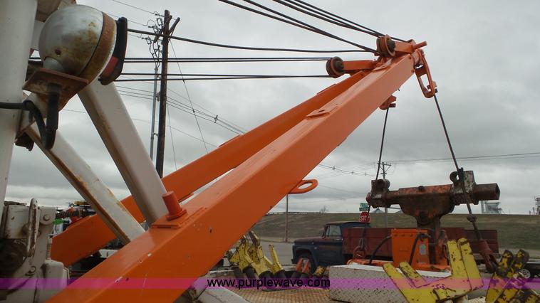 image for item K6766 1993 Freightliner FLD tow truck