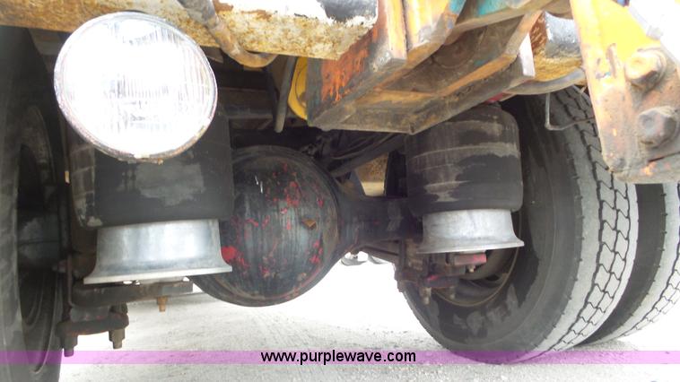 image for item K6766 1993 Freightliner FLD tow truck