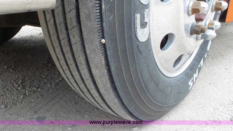 image for item K6766 1993 Freightliner FLD tow truck