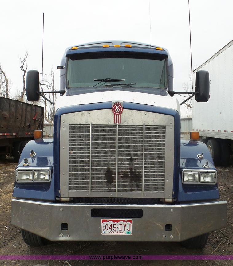 image for item K6768 2005 Kenworth T800 semi truck