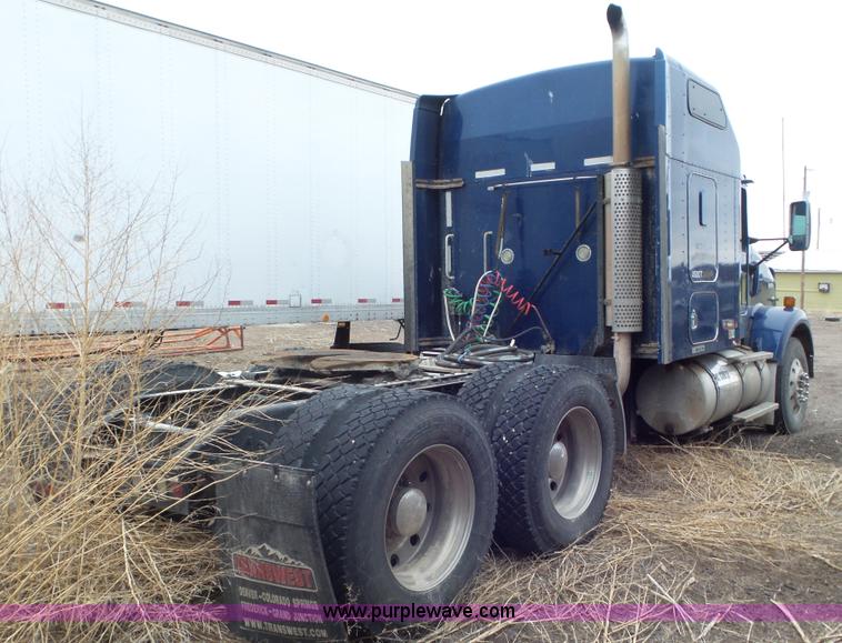 image for item K6768 2005 Kenworth T800 semi truck