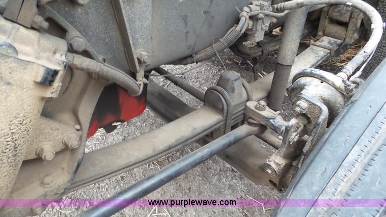 image for item K6768 2005 Kenworth T800 semi truck