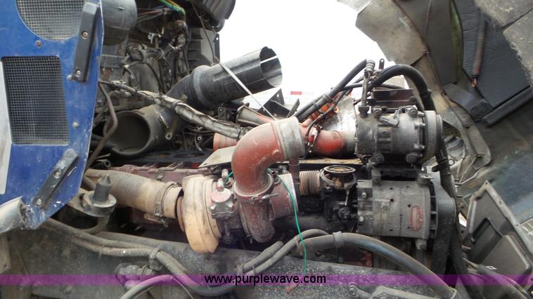 image for item K6768 2005 Kenworth T800 semi truck