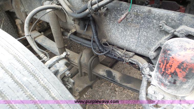 image for item K6768 2005 Kenworth T800 semi truck