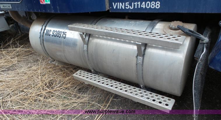 image for item K6768 2005 Kenworth T800 semi truck