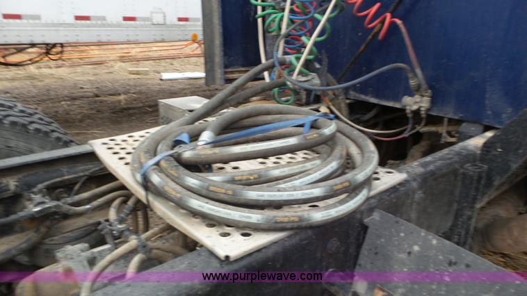 image for item K6768 2005 Kenworth T800 semi truck