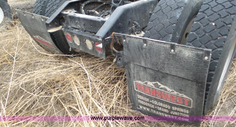 image for item K6768 2005 Kenworth T800 semi truck