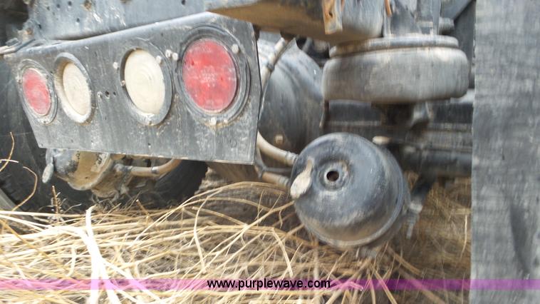 image for item K6768 2005 Kenworth T800 semi truck