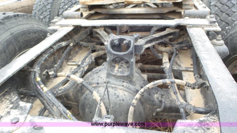 image for item K6768 2005 Kenworth T800 semi truck