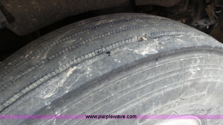 image for item K6768 2005 Kenworth T800 semi truck