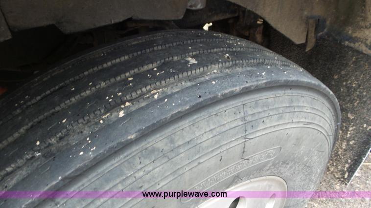 image for item K6768 2005 Kenworth T800 semi truck