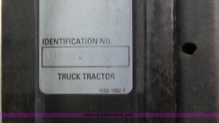 image for item K6768 2005 Kenworth T800 semi truck