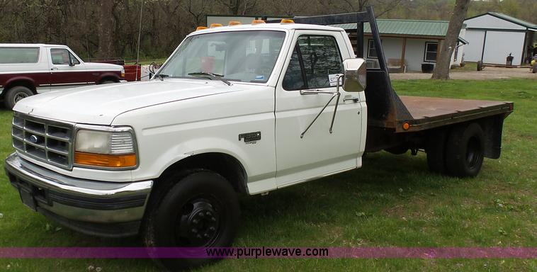image for item K7966 1995 Ford F350 flatbed pickup truck