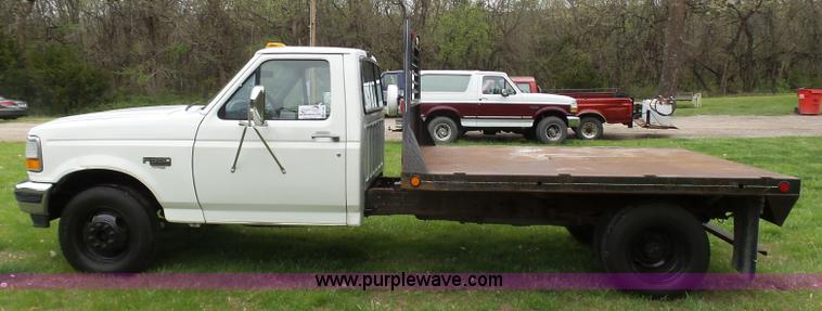 image for item K7966 1995 Ford F350 flatbed pickup truck