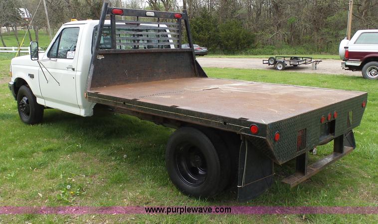 image for item K7966 1995 Ford F350 flatbed pickup truck