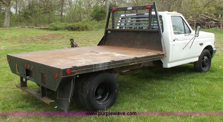 image for item K7966 1995 Ford F350 flatbed pickup truck