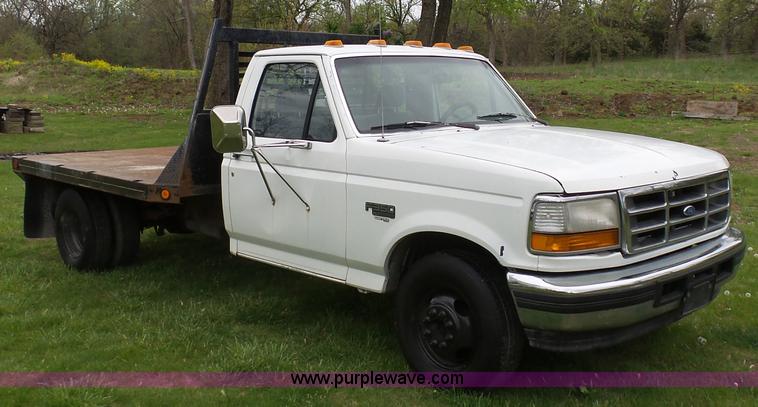image for item K7966 1995 Ford F350 flatbed pickup truck