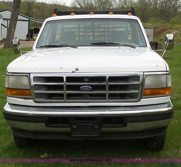image for item K7966 1995 Ford F350 flatbed pickup truck