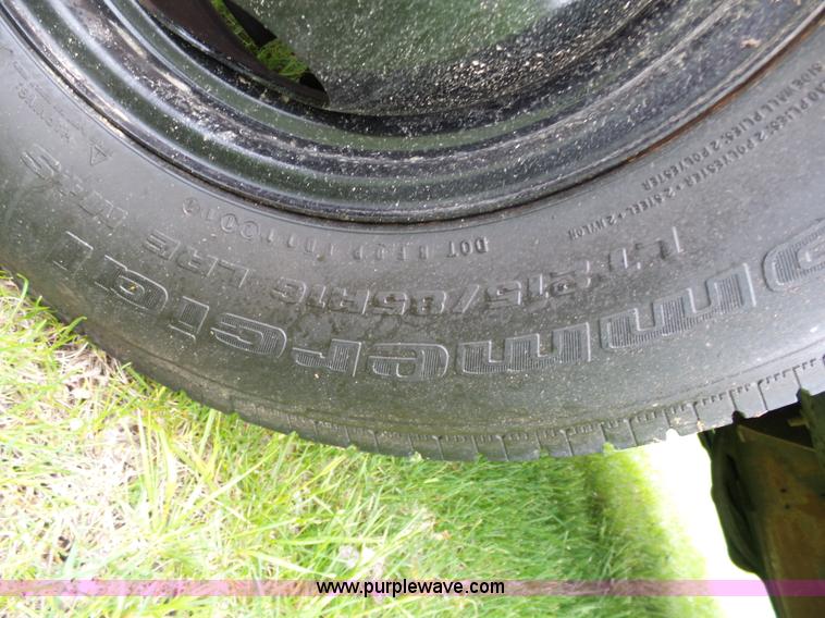 image for item K7966 1995 Ford F350 flatbed pickup truck