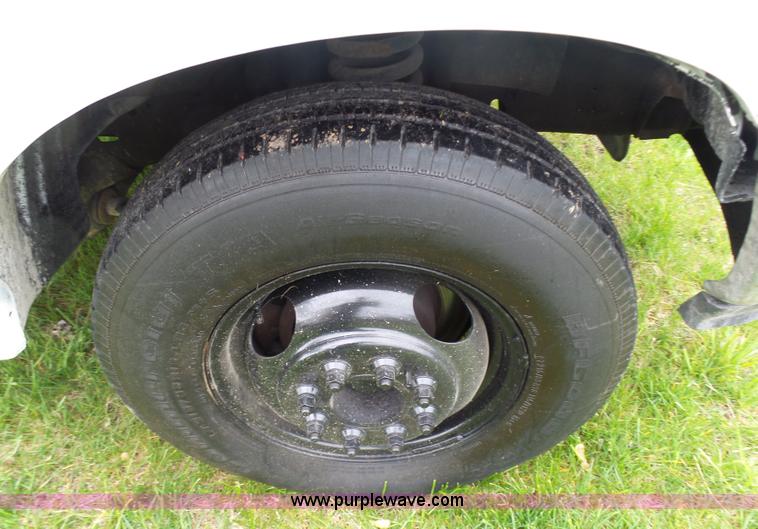 image for item K7966 1995 Ford F350 flatbed pickup truck