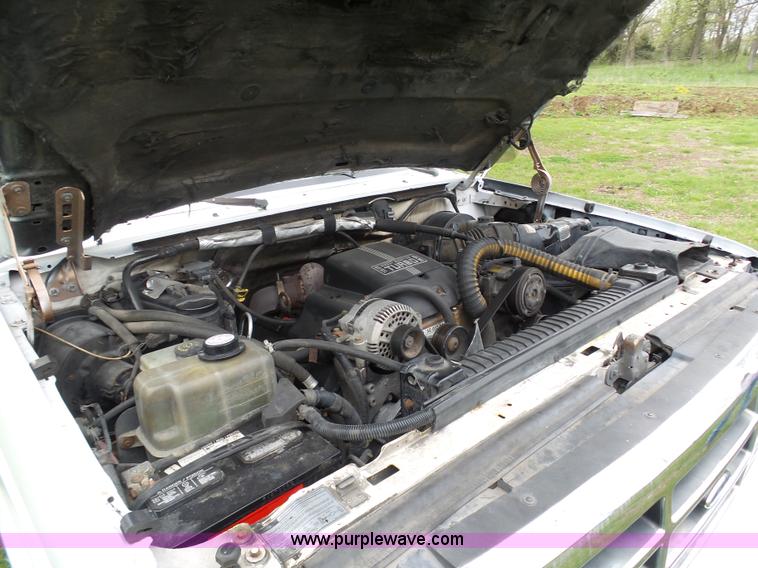 image for item K7966 1995 Ford F350 flatbed pickup truck