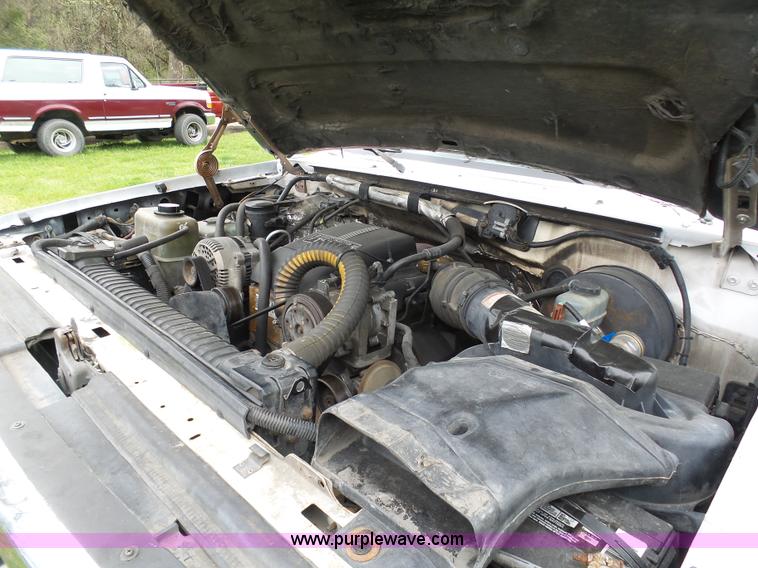 image for item K7966 1995 Ford F350 flatbed pickup truck