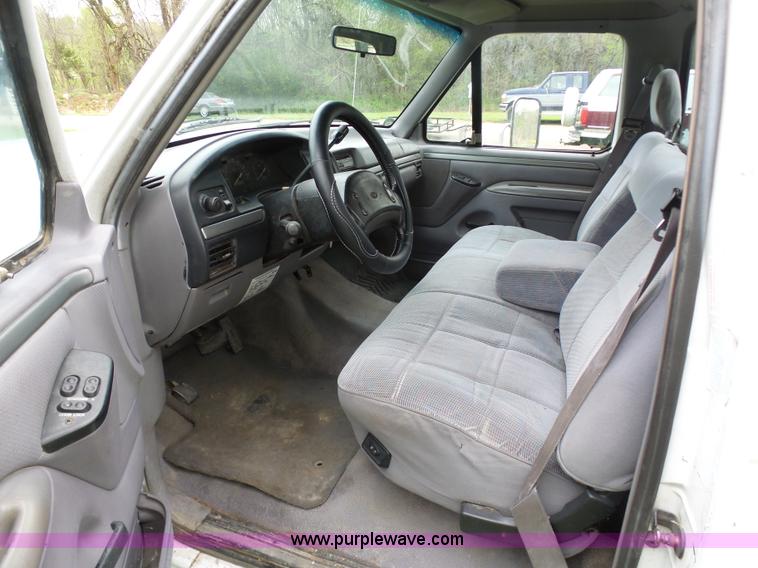 image for item K7966 1995 Ford F350 flatbed pickup truck