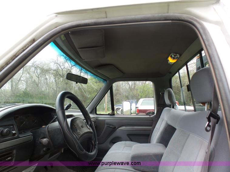 image for item K7966 1995 Ford F350 flatbed pickup truck