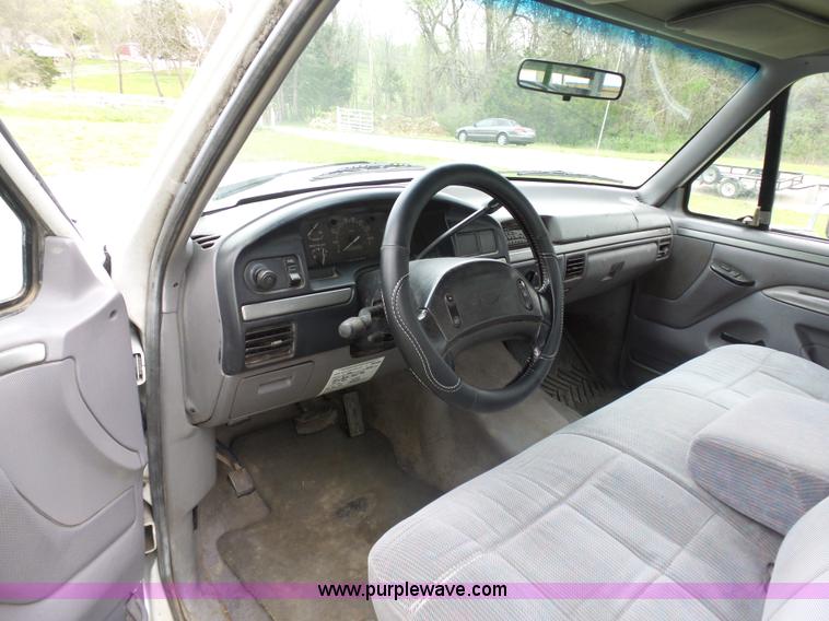 image for item K7966 1995 Ford F350 flatbed pickup truck