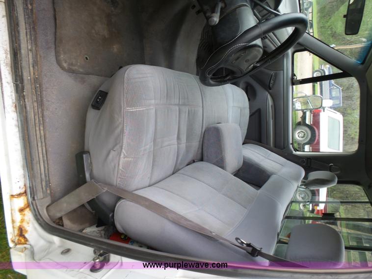 image for item K7966 1995 Ford F350 flatbed pickup truck