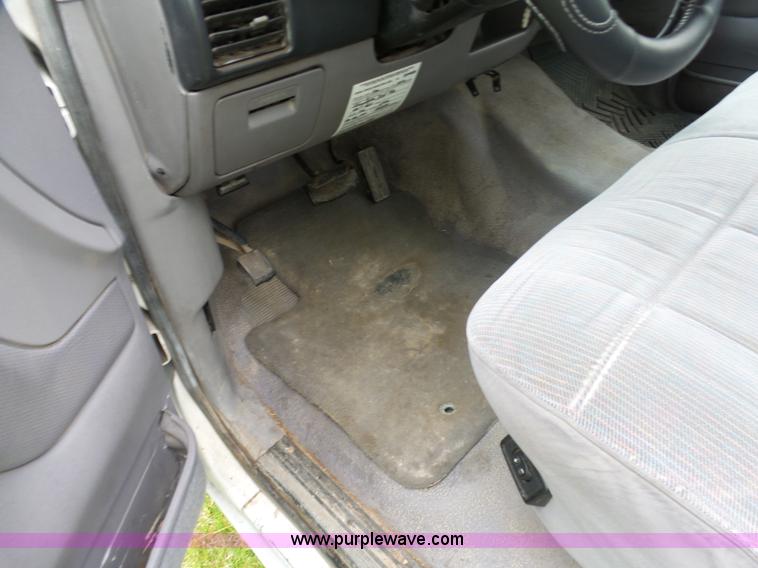 image for item K7966 1995 Ford F350 flatbed pickup truck