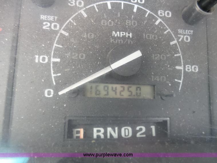 image for item K7966 1995 Ford F350 flatbed pickup truck