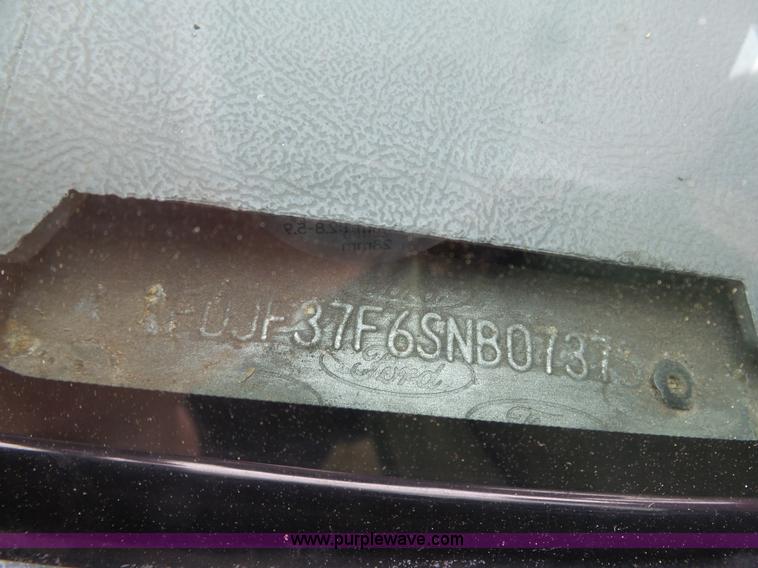 image for item K7966 1995 Ford F350 flatbed pickup truck