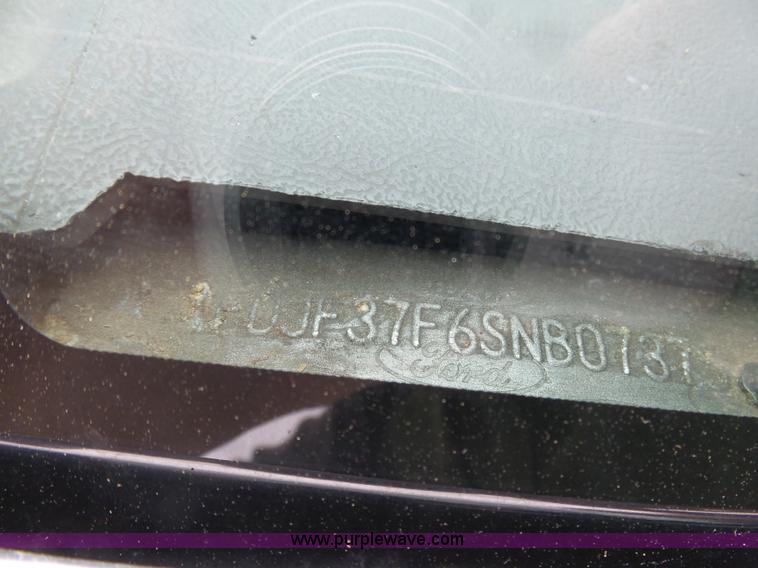 image for item K7966 1995 Ford F350 flatbed pickup truck