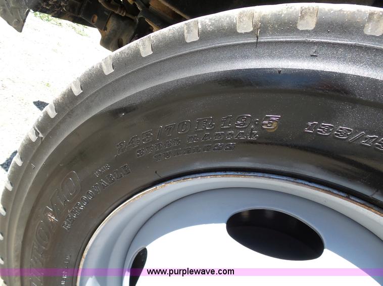 image for item K7997 2010 Ford F450 Super Duty flatbed pickup truck