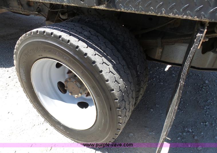 image for item K7997 2010 Ford F450 Super Duty flatbed pickup truck