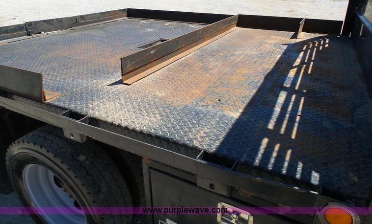 image for item K7997 2010 Ford F450 Super Duty flatbed pickup truck