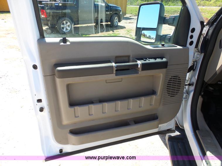 image for item K7997 2010 Ford F450 Super Duty flatbed pickup truck