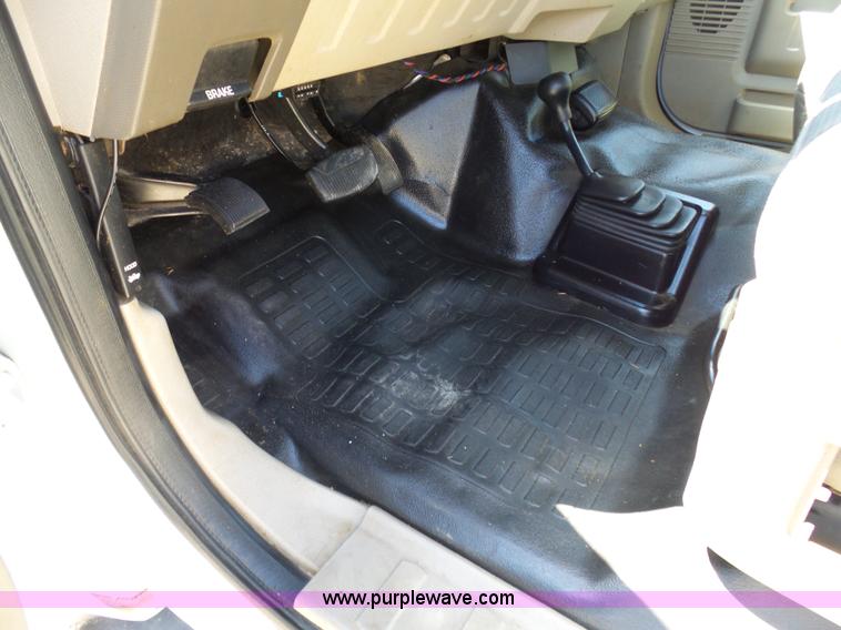 image for item K7997 2010 Ford F450 Super Duty flatbed pickup truck