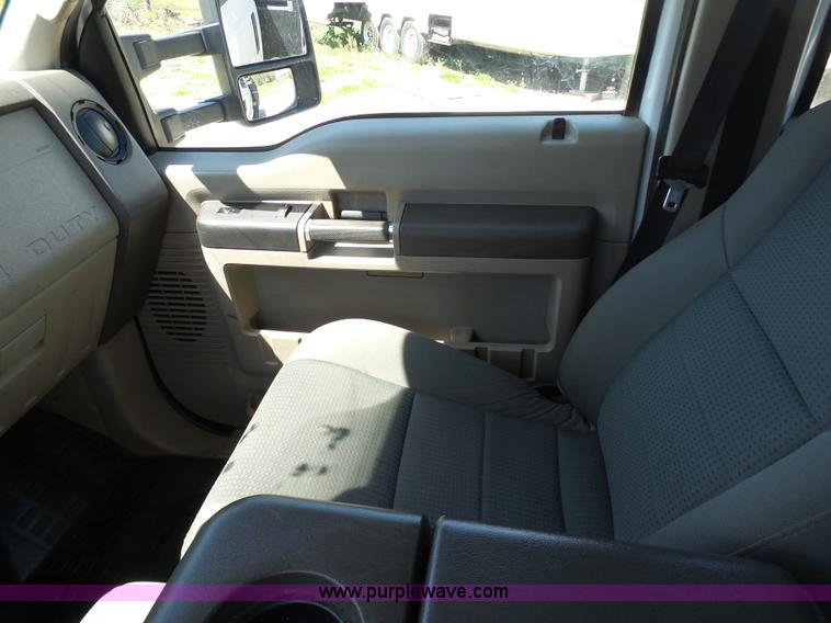 image for item K7997 2010 Ford F450 Super Duty flatbed pickup truck