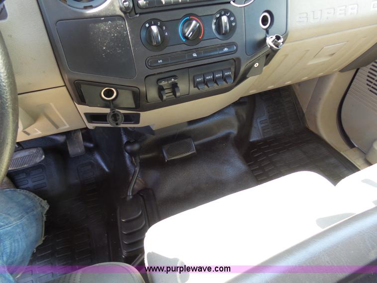 image for item K7997 2010 Ford F450 Super Duty flatbed pickup truck