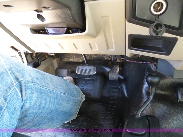 image for item K7997 2010 Ford F450 Super Duty flatbed pickup truck