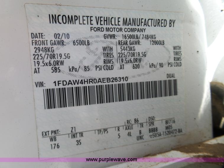 image for item K7997 2010 Ford F450 Super Duty flatbed pickup truck