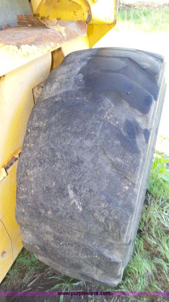 image for item K8276 John Deere 7775 skid steer