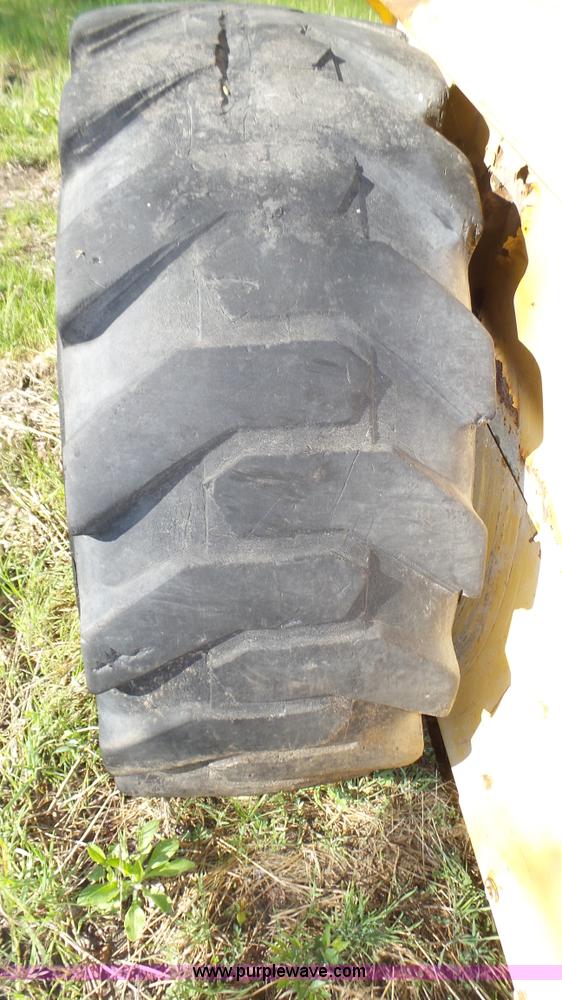 image for item K8276 John Deere 7775 skid steer