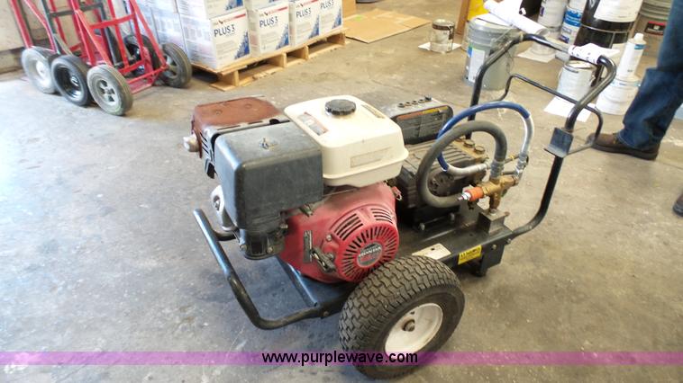 image for item L2122 Sherwin Williams 3504 pressure washer