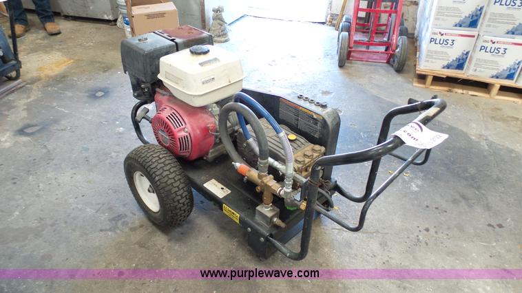 image for item L2122 Sherwin Williams 3504 pressure washer