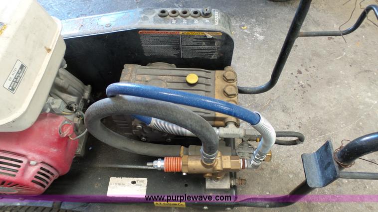 image for item L2122 Sherwin Williams 3504 pressure washer