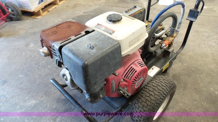 image for item L2122 Sherwin Williams 3504 pressure washer