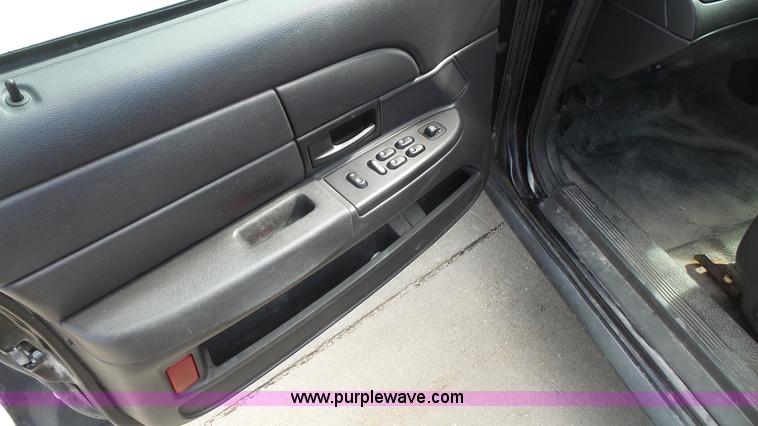 image for item L4785 2006 Ford Crown Victoria Police Interceptor